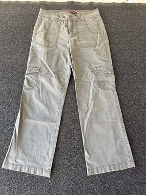 Gloria Vanderbilt Gray Cargo Pants, Size 8P Petite